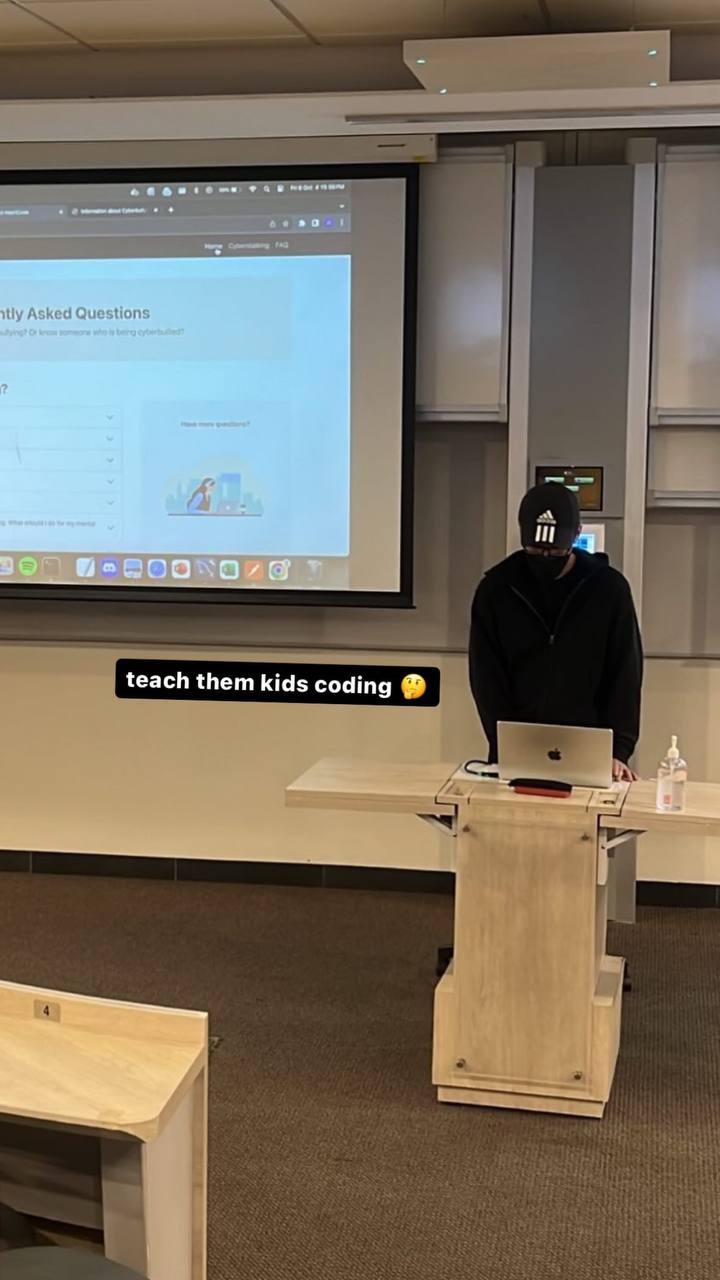 I was a volunteer at SMU HeartCode 2023 teaching underprivileged kids how to code